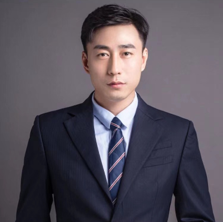 郑代春 视觉与舞美负责人